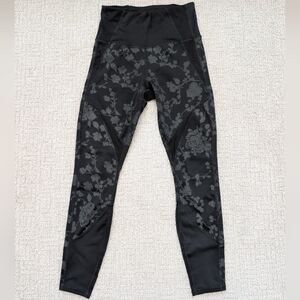 Athleta Reflective Moonlight Precision 7/8 tights, size XS